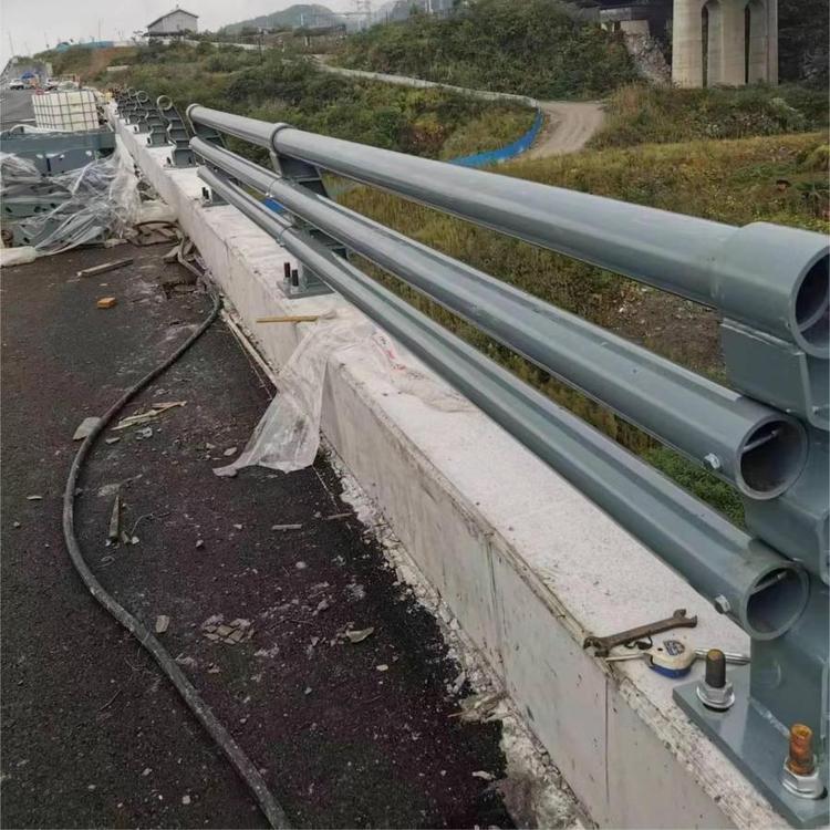 橋梁鋼護欄